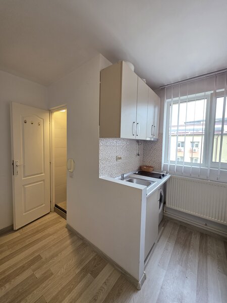 Piata Trapezului, 7 minute metrou 1 Decembrie 1918,