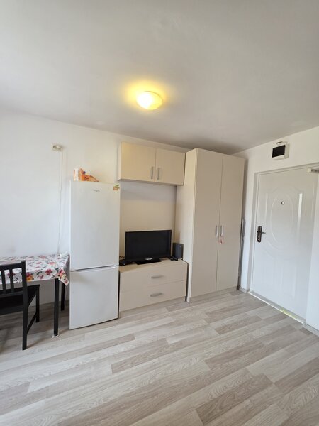 Piata Trapezului, 7 minute metrou 1 Decembrie 1918,