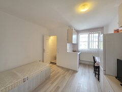 Piata Trapezului, 7 minute metrou 1 Decembrie 1918